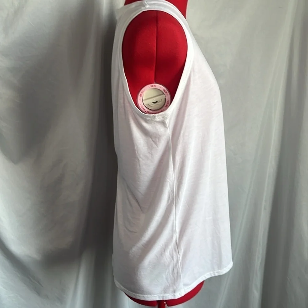 SM196 Old navy active tank top in white with mesh and open. Back detailing - Picture 3 of 8